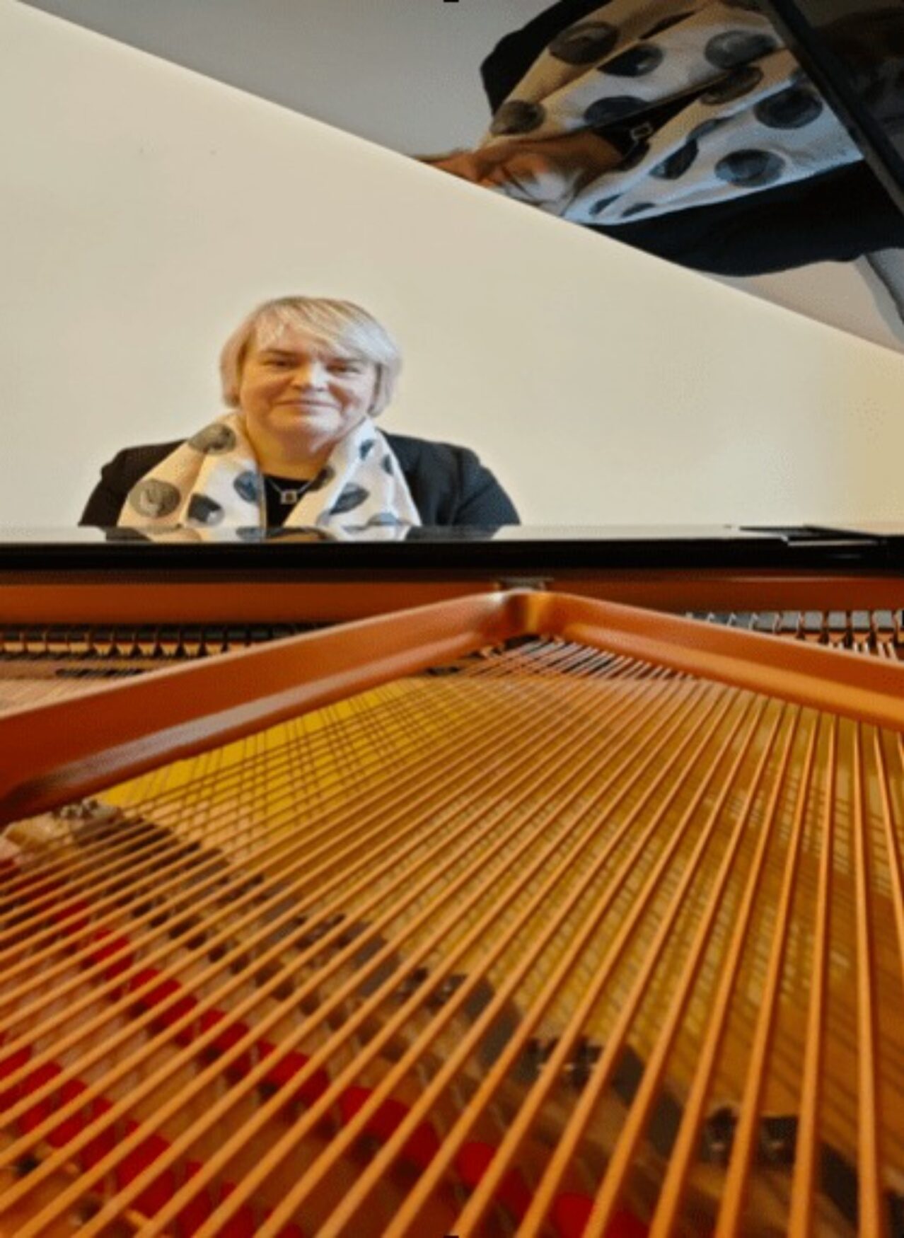 urorka w międzynarodowym konkursie pianistycznym „Muzyka jest życiem” Elżbieta Hoffman przy fortepianie